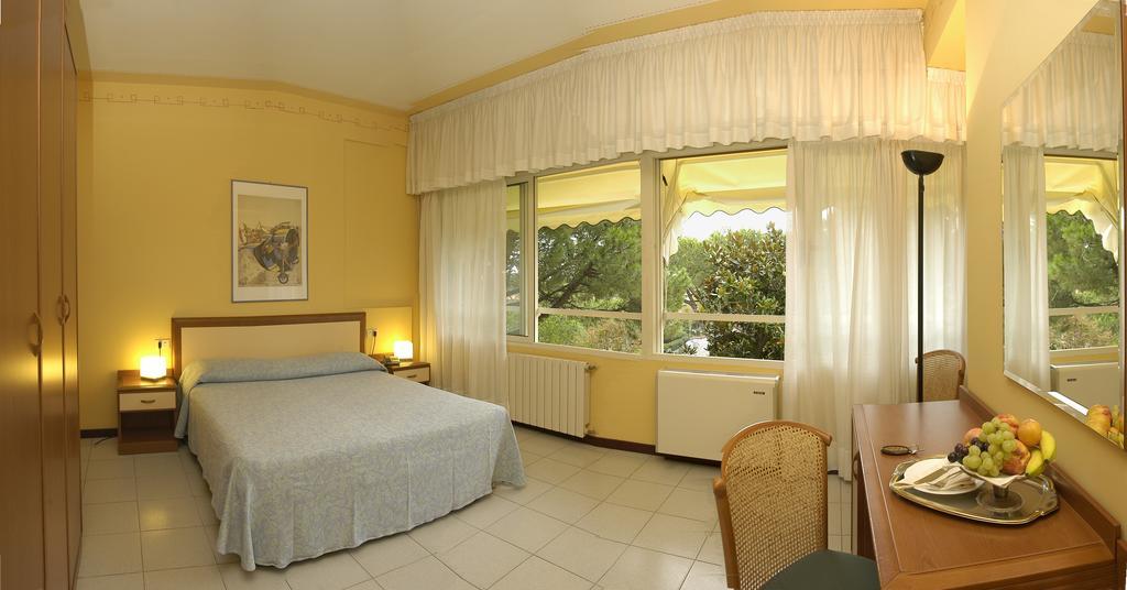 Hotel Le Ginestre Lido di Camaiore Exterior photo