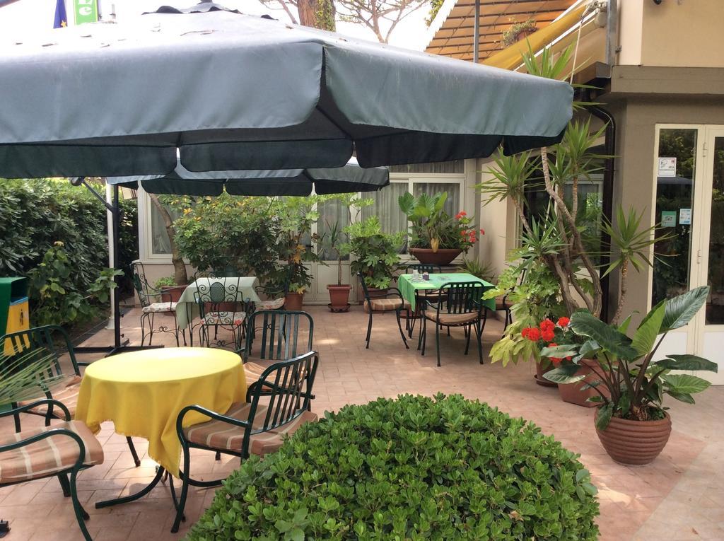 Hotel Le Ginestre Lido di Camaiore Exterior photo
