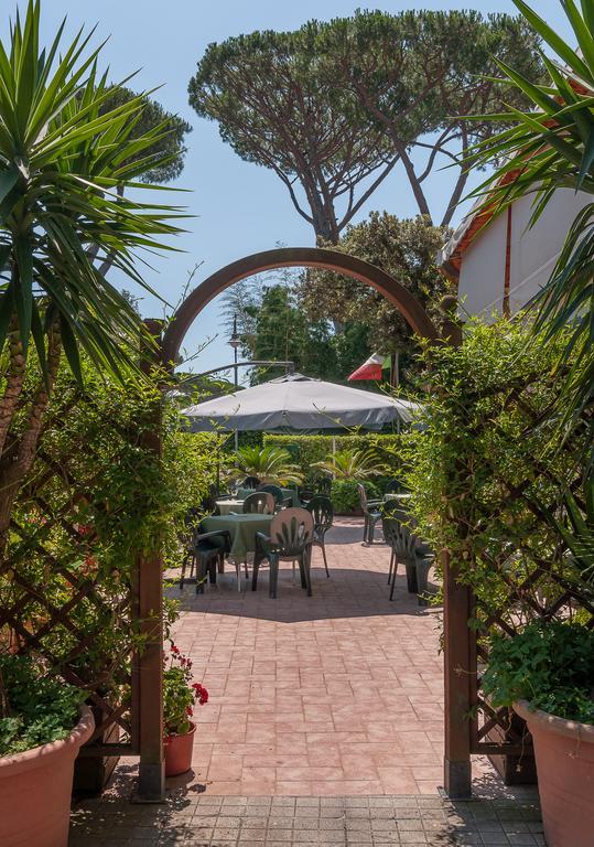 Hotel Le Ginestre Lido di Camaiore Exterior photo