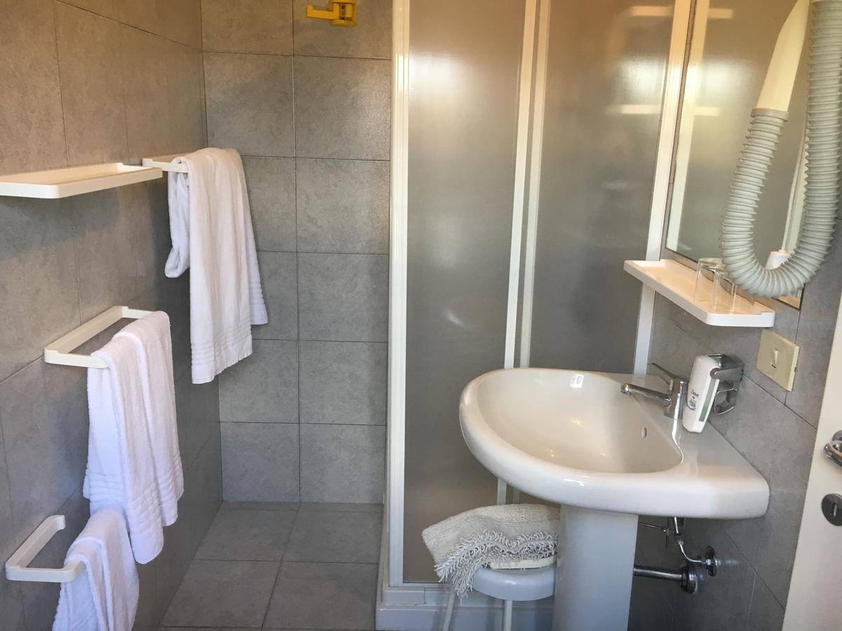 Hotel Le Ginestre Lido di Camaiore Exterior photo